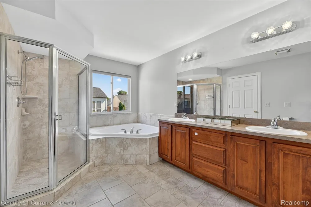 6827 Blackwell Shelby Charter Township, MI 48317