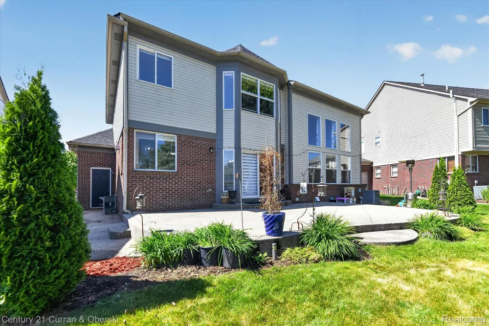 6827 Blackwell Shelby Charter Township, MI 48317