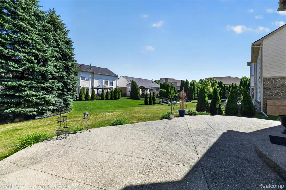 6827 Blackwell Shelby Charter Township, MI 48317