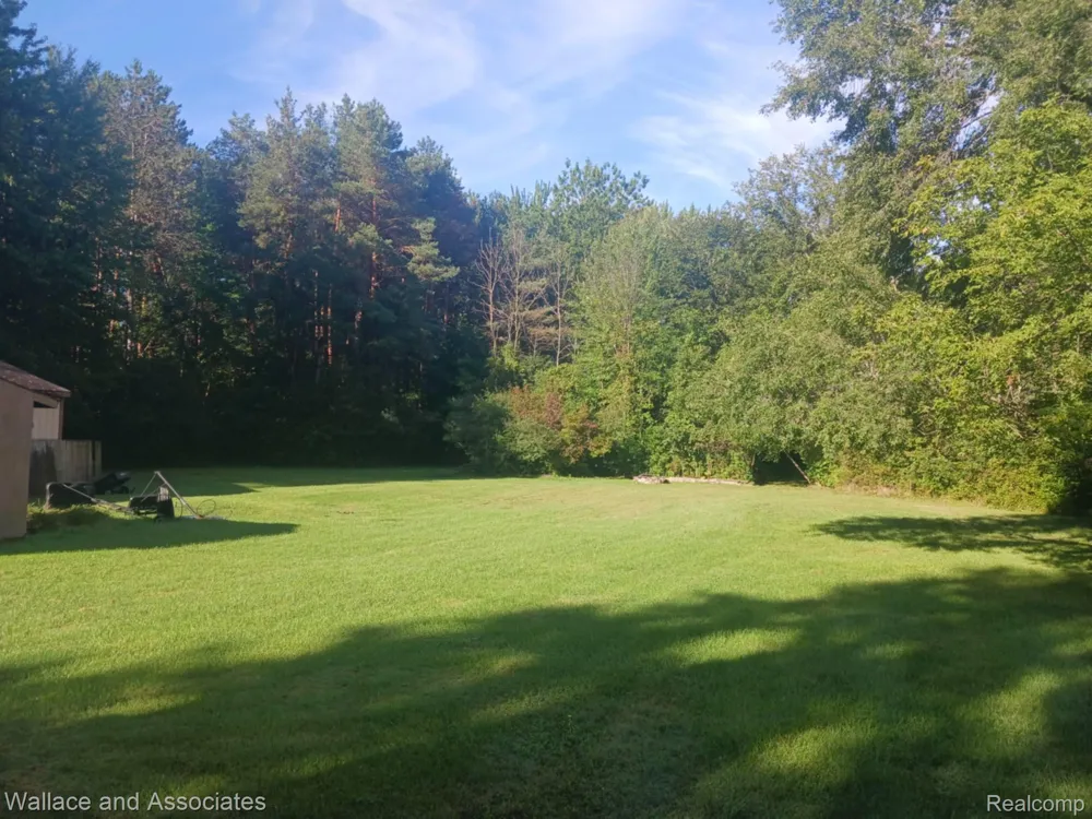 229 Pickford Road Kimball Township, MI 48074