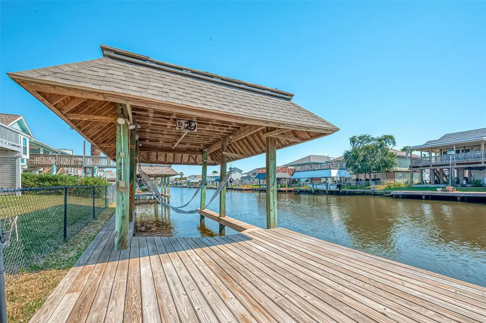 976 Bonita Street Bayou Vista, TX 77563