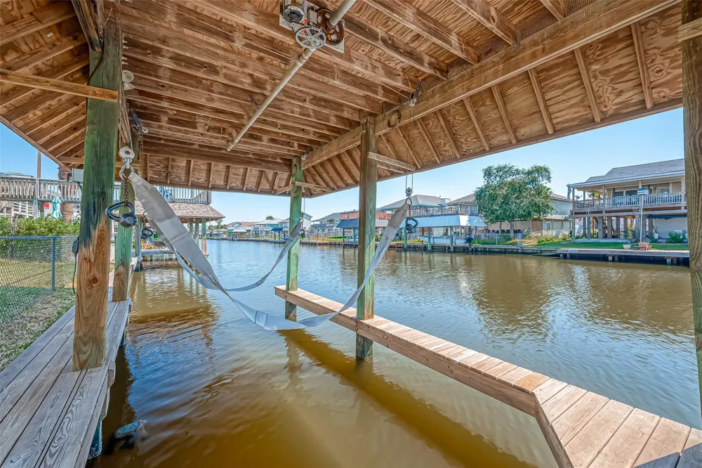 976 Bonita Street Bayou Vista, TX 77563
