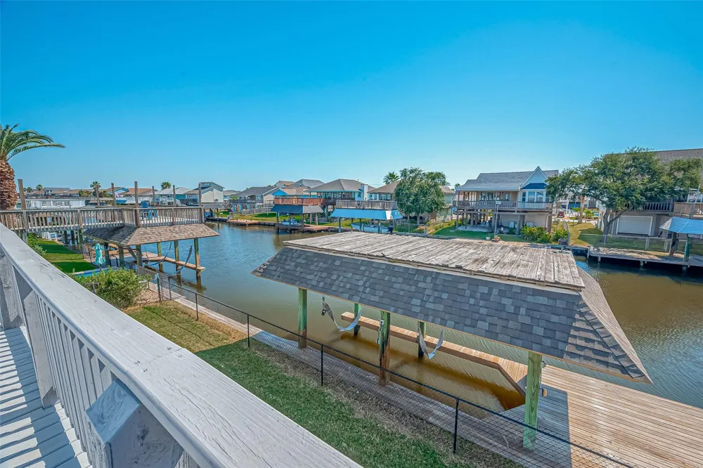 976 Bonita Street Bayou Vista, TX 77563