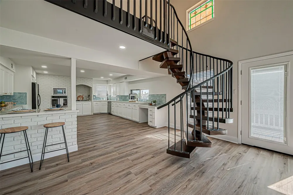 976 Bonita Street Bayou Vista, TX 77563