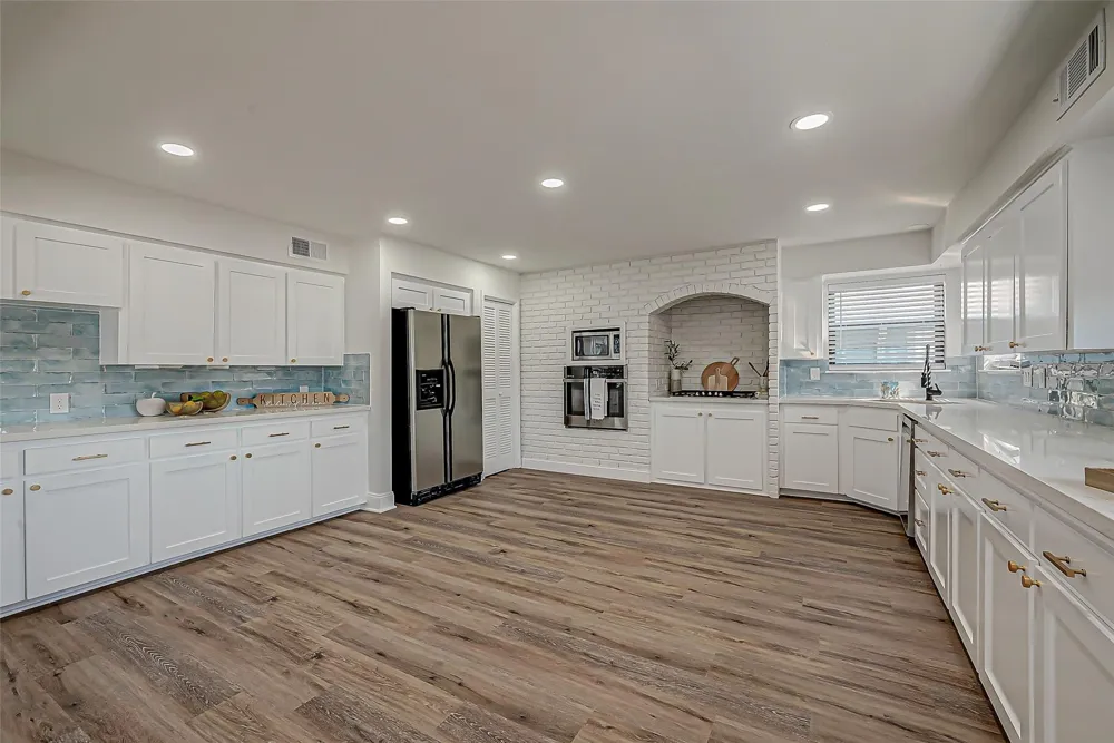 976 Bonita Street Bayou Vista, TX 77563