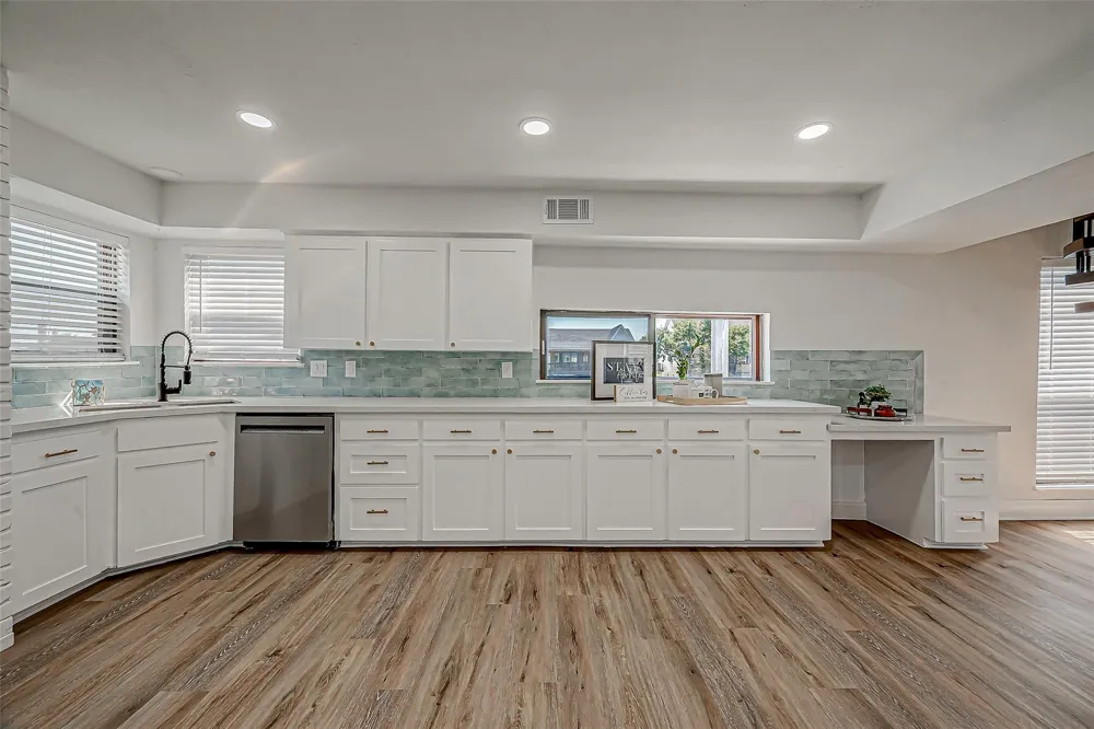 976 Bonita Street Bayou Vista, TX 77563
