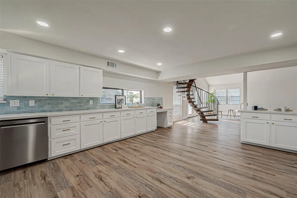 976 Bonita Street Bayou Vista, TX 77563