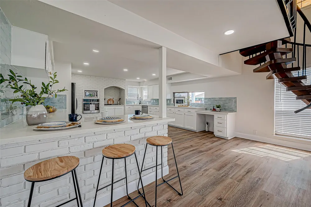 976 Bonita Street Bayou Vista, TX 77563