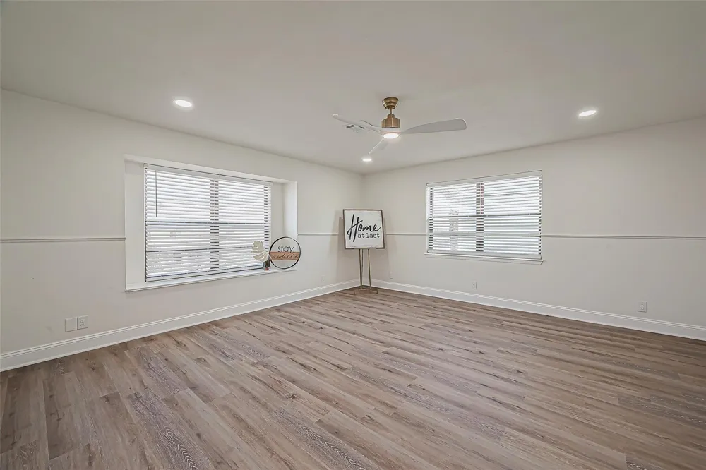 976 Bonita Street Bayou Vista, TX 77563
