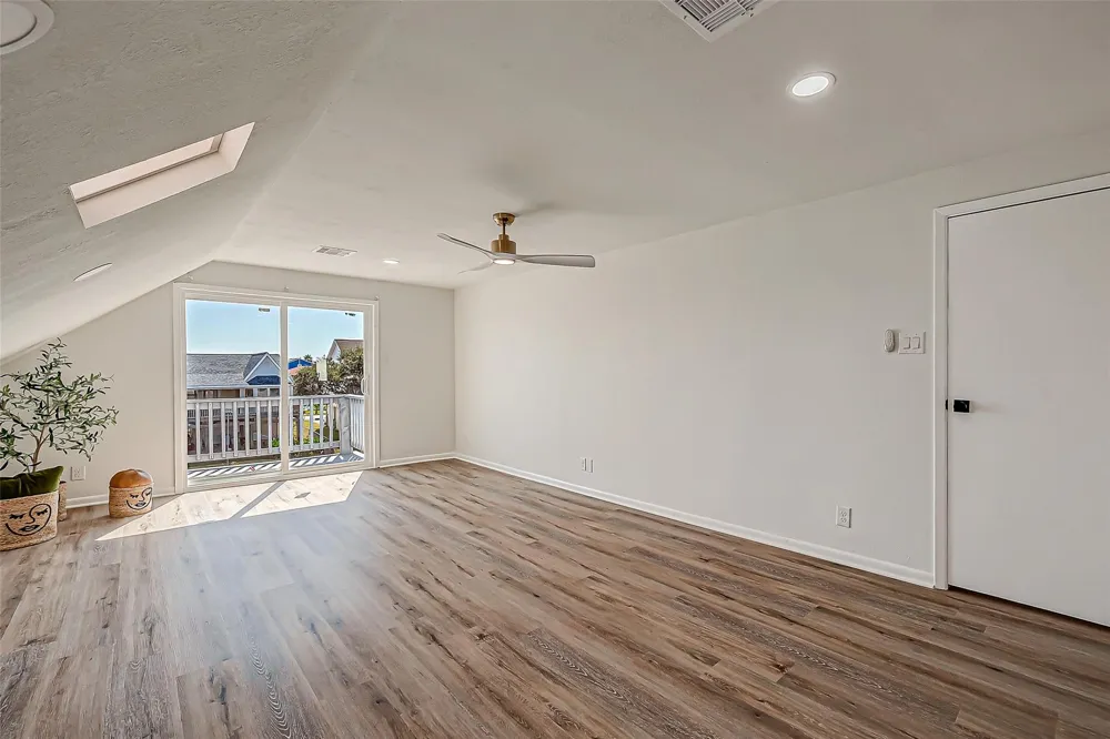 976 Bonita Street Bayou Vista, TX 77563