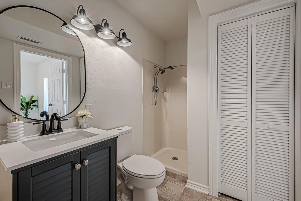 976 Bonita Street Bayou Vista, TX 77563