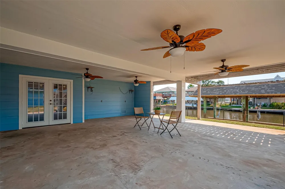 976 Bonita Street Bayou Vista, TX 77563