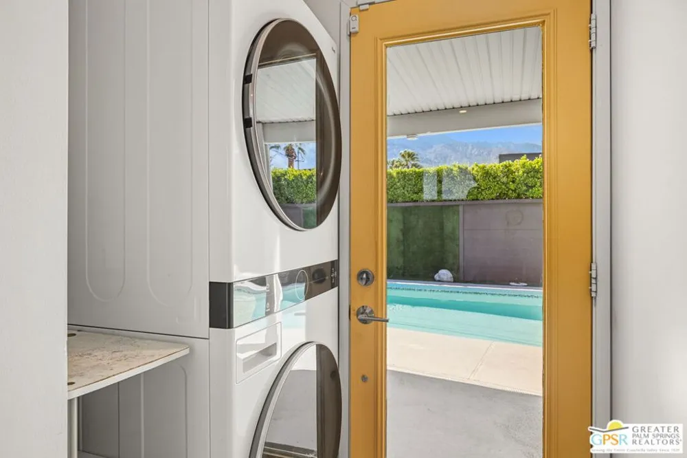 547 Sunrise Way Palm Springs, CA 92262