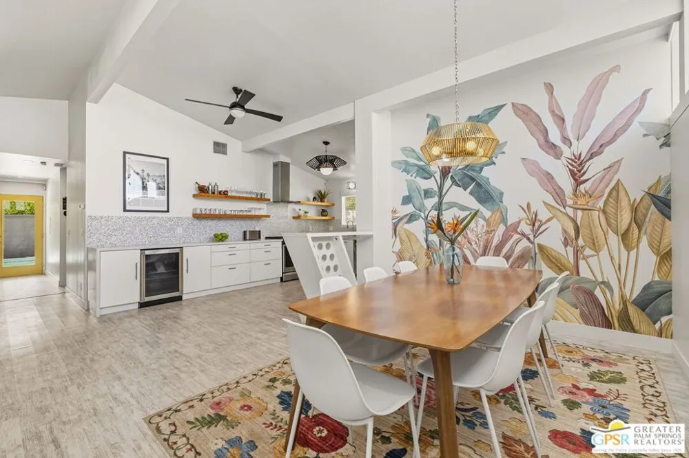 547 Sunrise Way Palm Springs, CA 92262