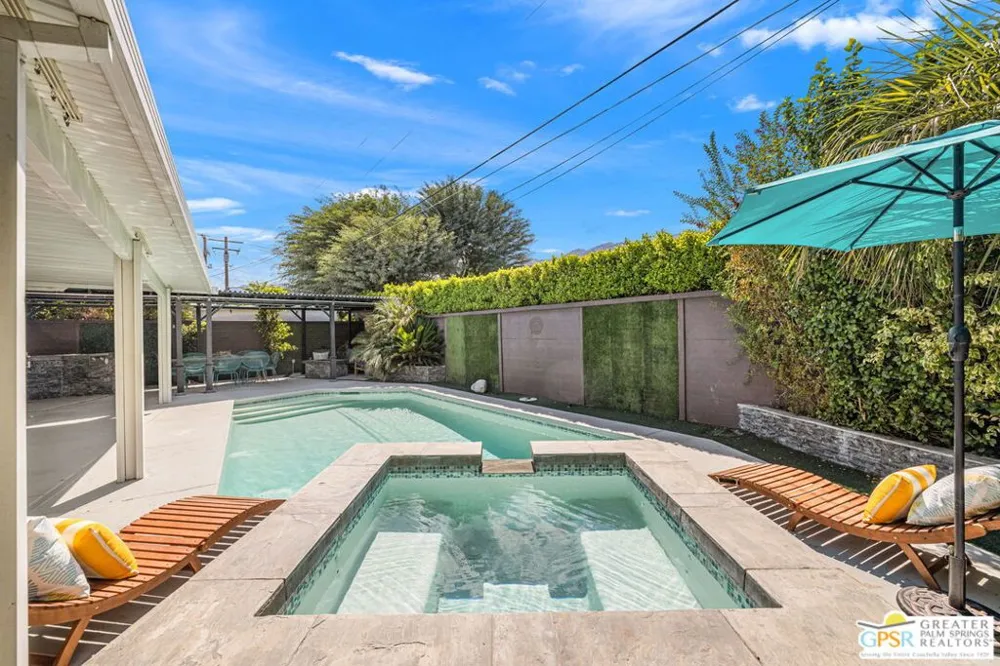 547 Sunrise Way Palm Springs, CA 92262