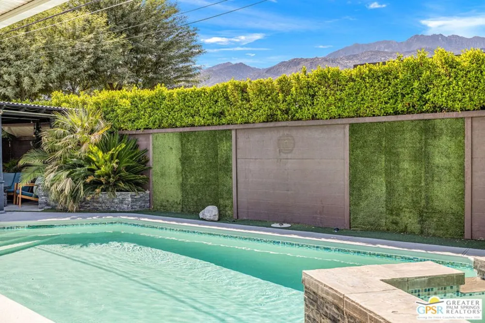 547 Sunrise Way Palm Springs, CA 92262