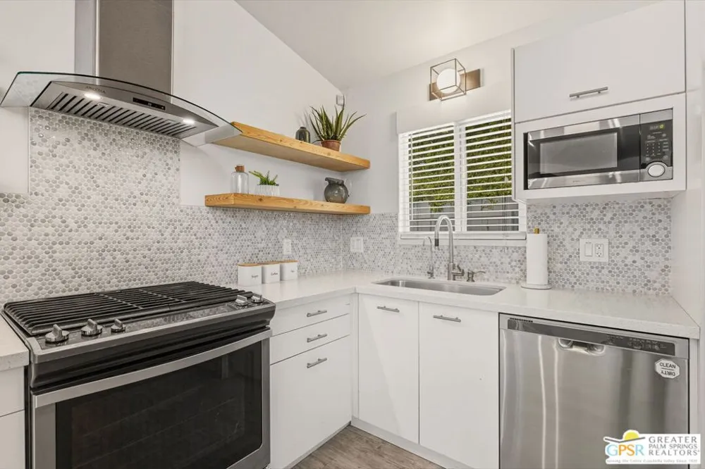 547 Sunrise Way Palm Springs, CA 92262