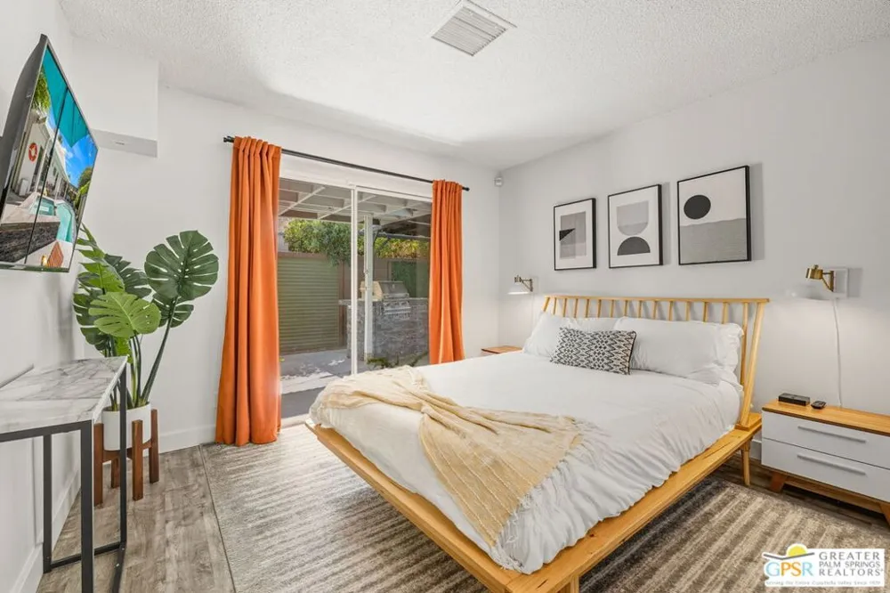 547 Sunrise Way Palm Springs, CA 92262