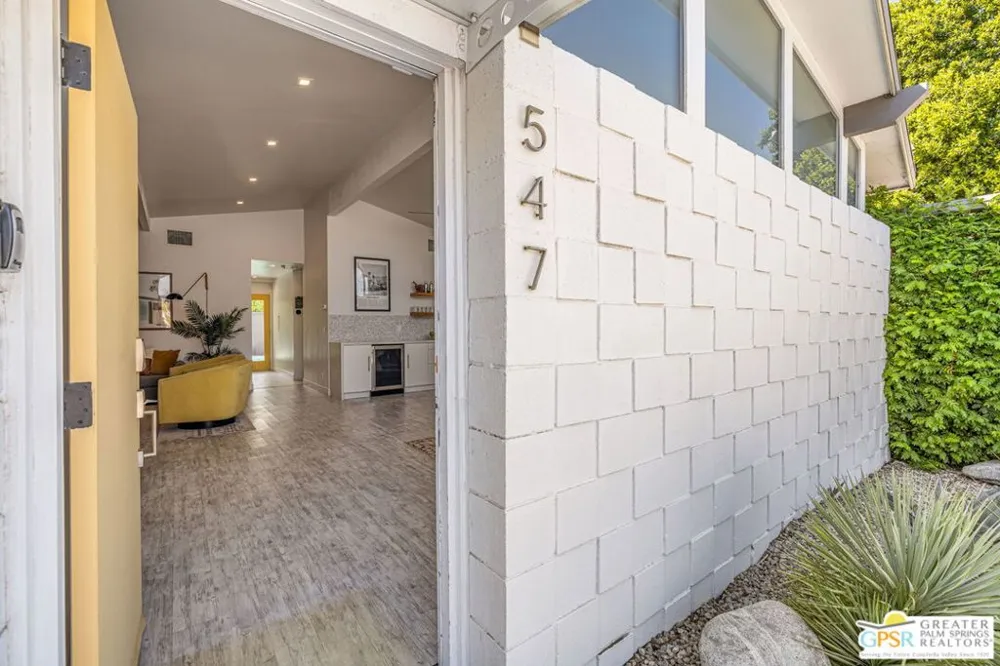 547 Sunrise Way Palm Springs, CA 92262