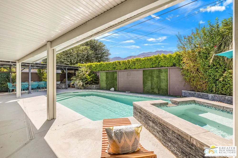 547 Sunrise Way Palm Springs, CA 92262