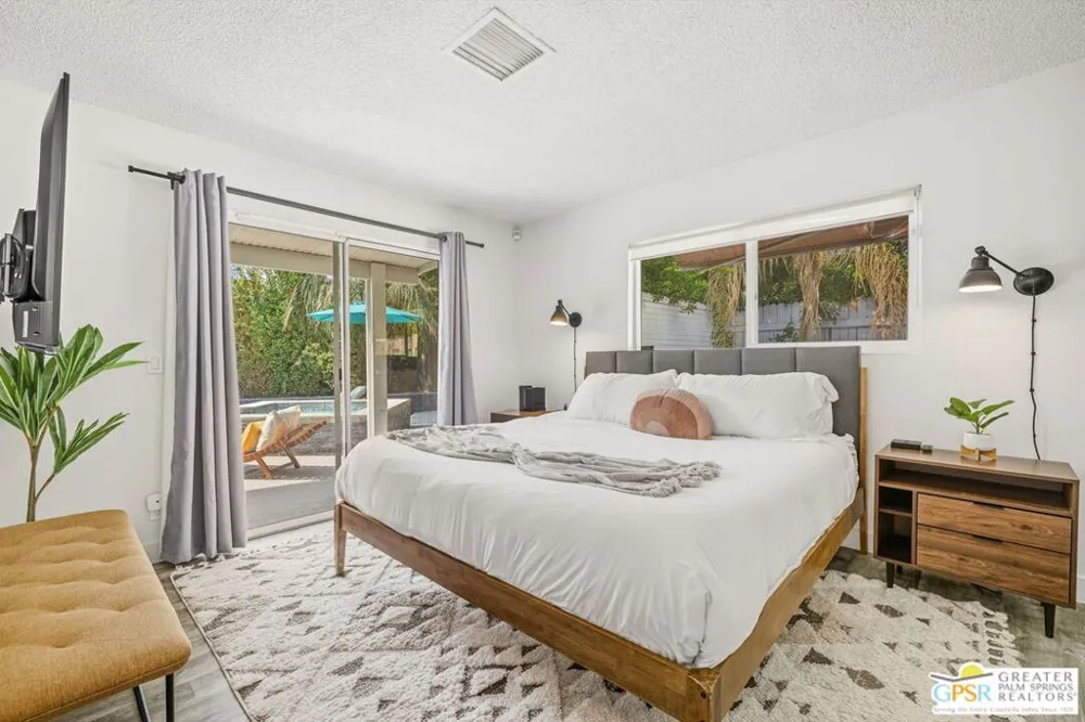 547 Sunrise Way Palm Springs, CA 92262