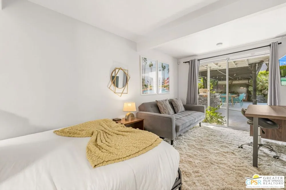 547 Sunrise Way Palm Springs, CA 92262