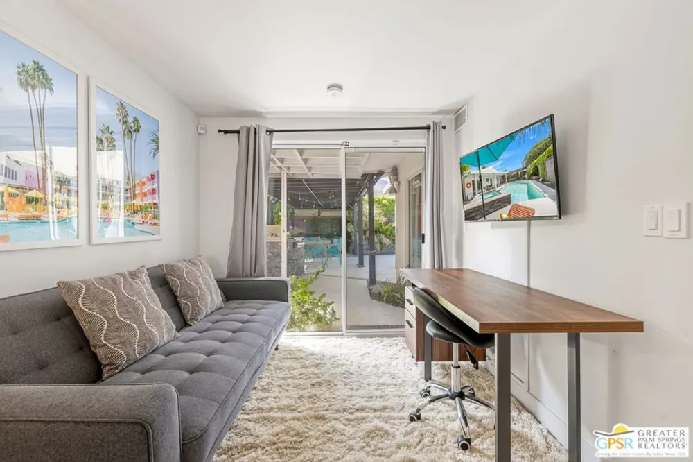 547 Sunrise Way Palm Springs, CA 92262