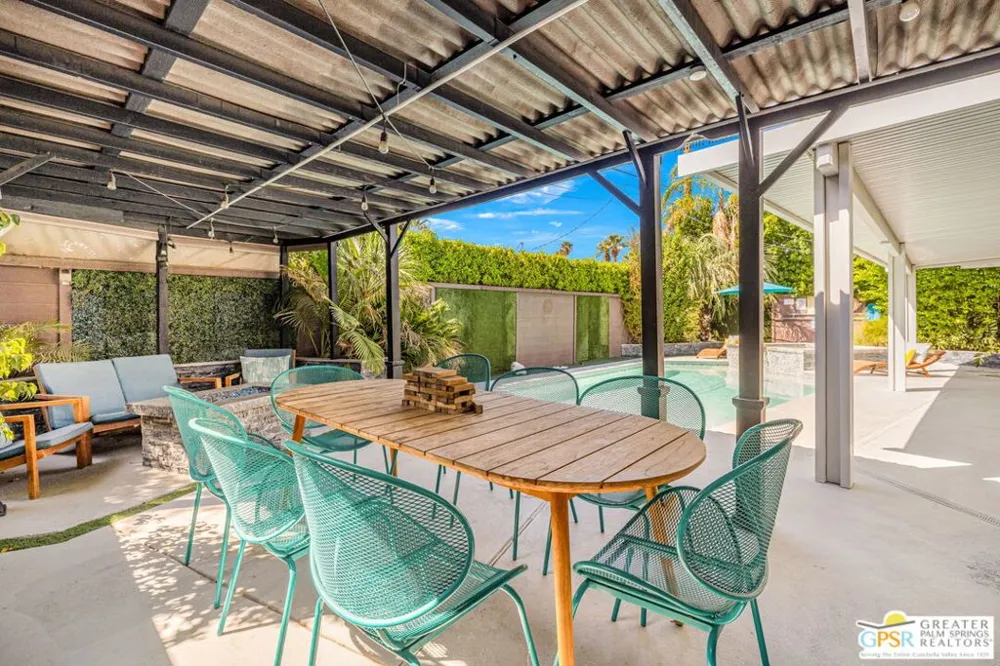 547 Sunrise Way Palm Springs, CA 92262