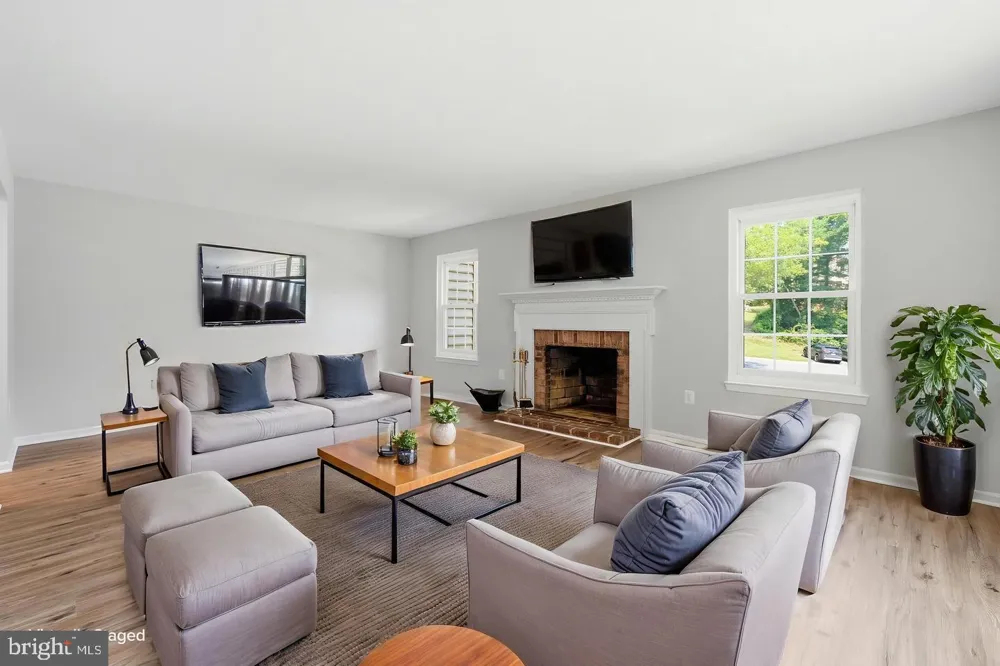 8627 PIN OAK DRIVE Springfield, VA 22153