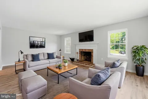 8627 PIN OAK DRIVE