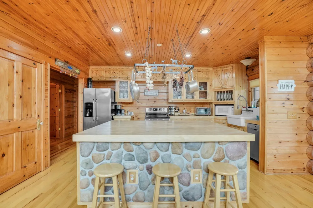 1085 S Bundy Drive Lake Isabella, MI 48893