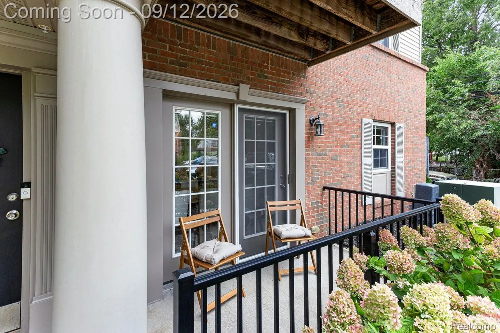 22274 Abbey Lane Dearborn City, MI 48124