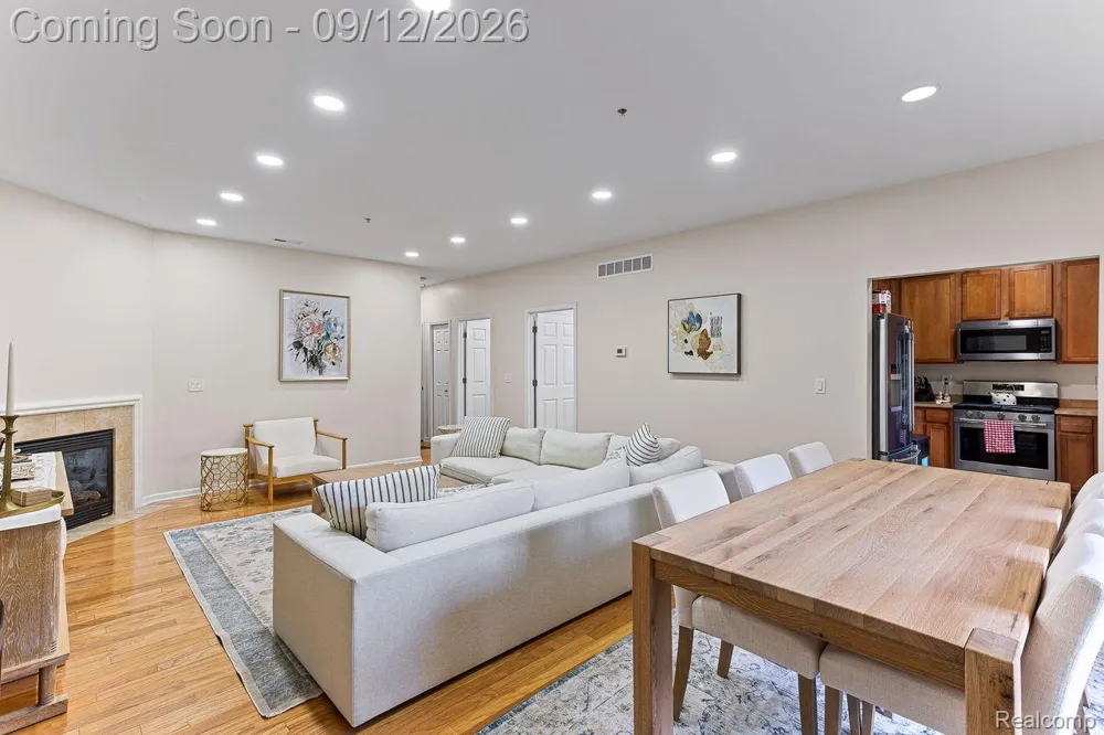 22274 Abbey Lane Dearborn City, MI 48124