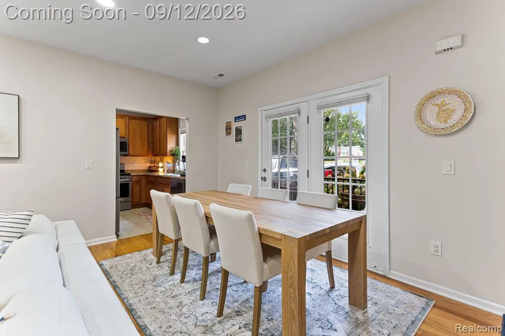 22274 Abbey Lane Dearborn City, MI 48124