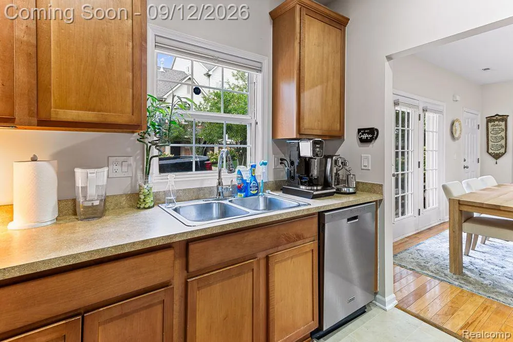 22274 Abbey Lane Dearborn City, MI 48124