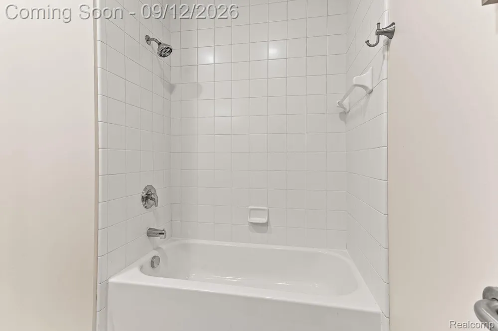 22274 Abbey Lane Dearborn City, MI 48124