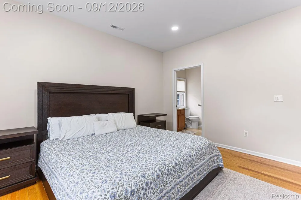 22274 Abbey Lane Dearborn City, MI 48124