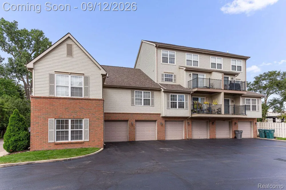 22274 Abbey Lane Dearborn City, MI 48124