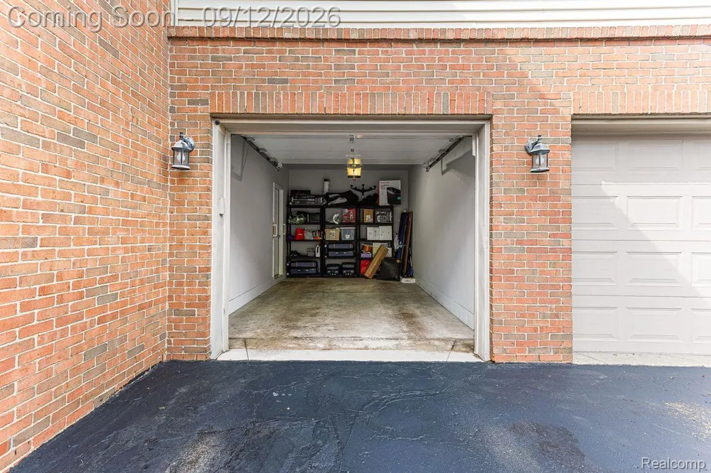 22274 Abbey Lane Dearborn City, MI 48124