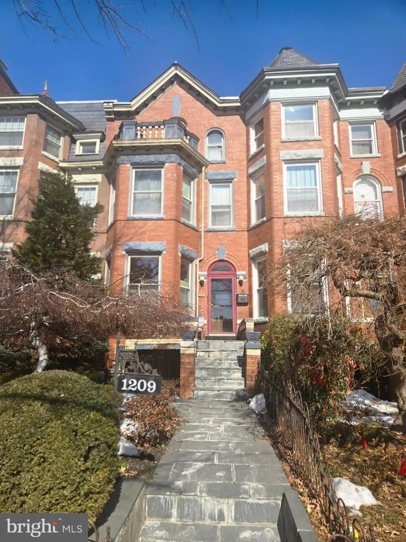 1209 HARVARD STREET NW Washington, DC 20009