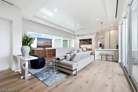 8th St S #309