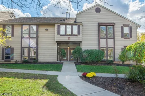 150 River Road, D4