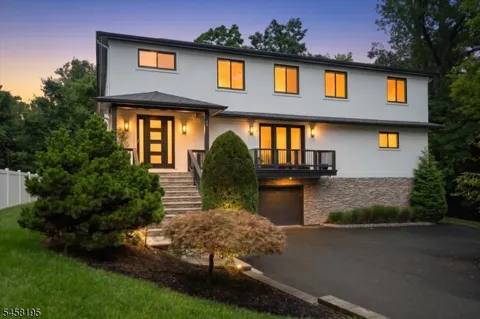 25 Oakwood Dr