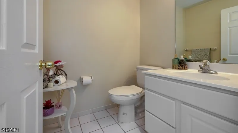 58 Parkside Ct Wayne, NJ 07470