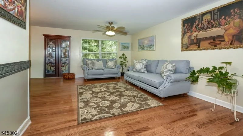 58 Parkside Ct Wayne, NJ 07470