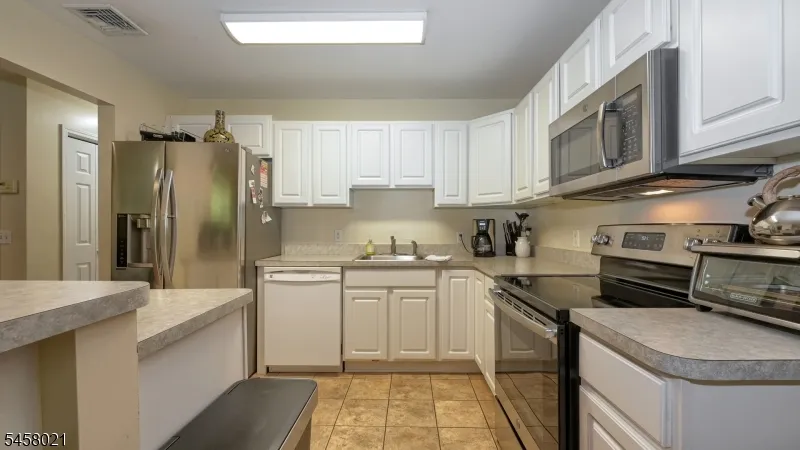 58 Parkside Ct Wayne, NJ 07470