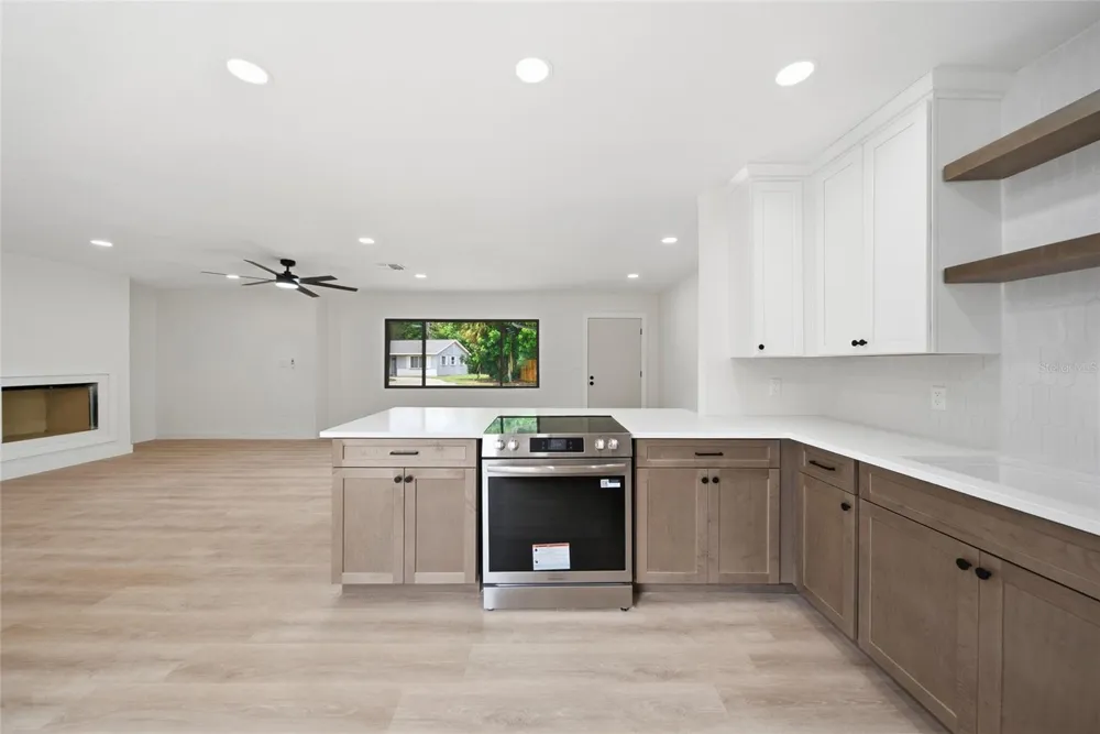 815 POINSETTIA AVENUE Tarpon Springs, FL 34689