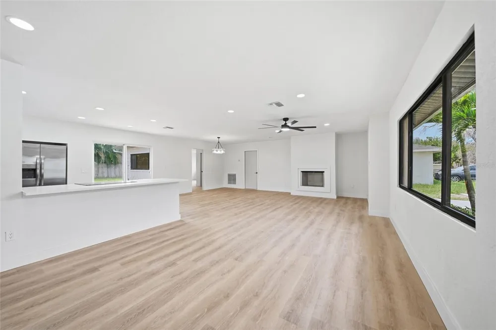 815 POINSETTIA AVENUE Tarpon Springs, FL 34689