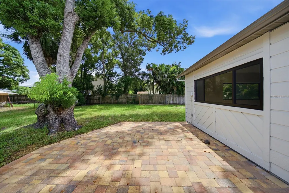 815 POINSETTIA AVENUE Tarpon Springs, FL 34689