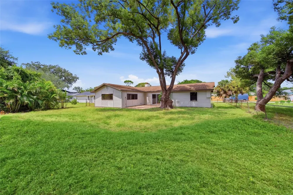 815 POINSETTIA AVENUE Tarpon Springs, FL 34689